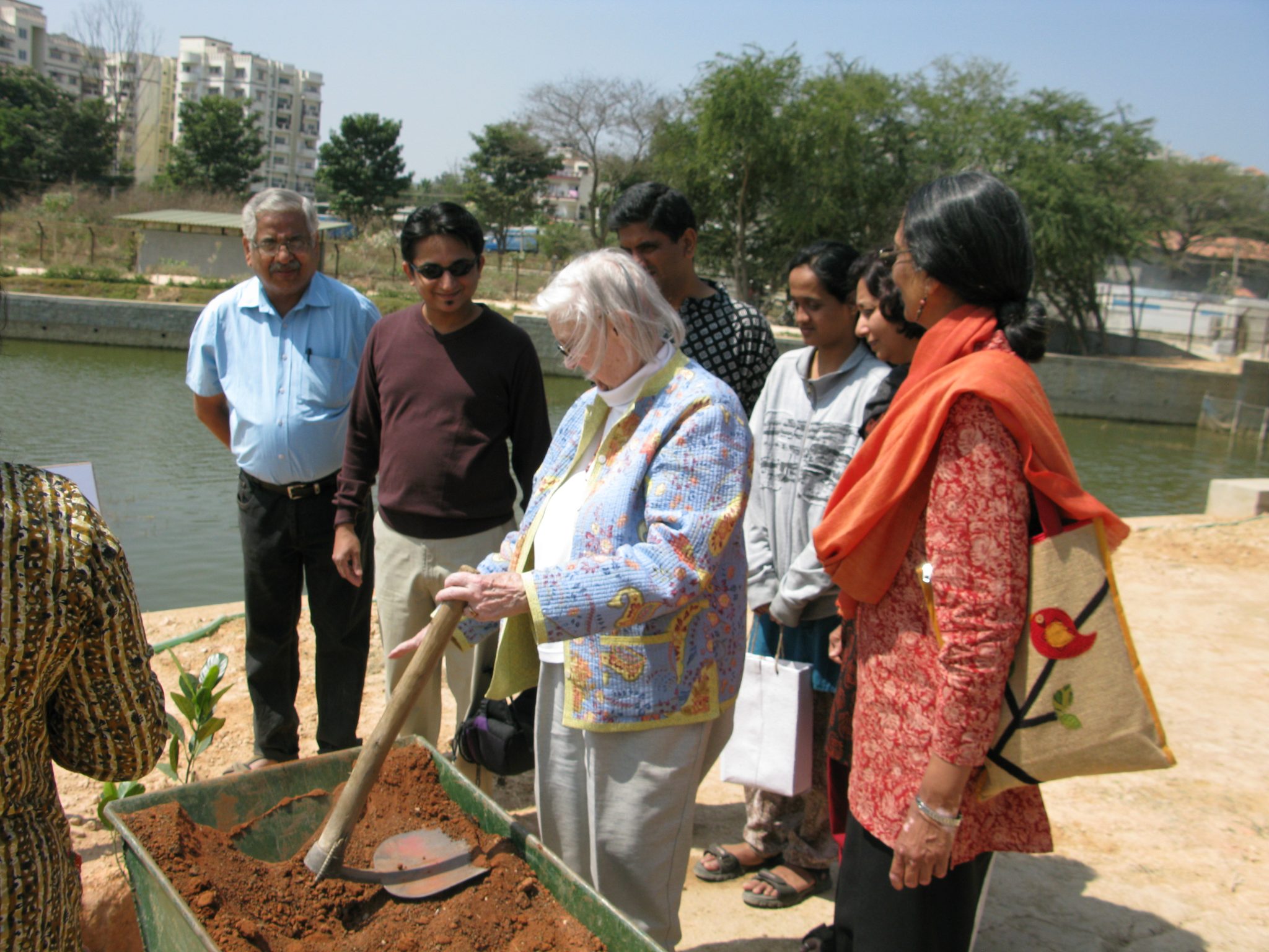 Common threads: connections among the ideas of Jane Jacobs and Elinor Ostrom, and their relevance to urban socio-ecology