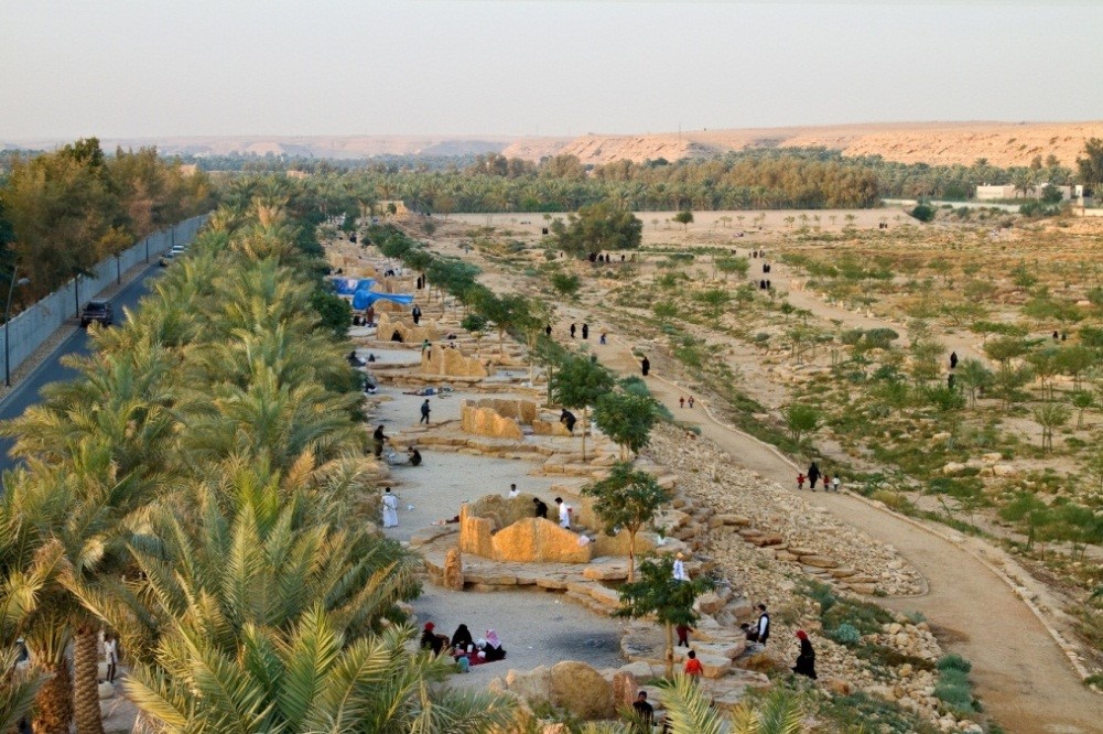 Walking on Rivers — Dry Riverbeds as Public Parks?