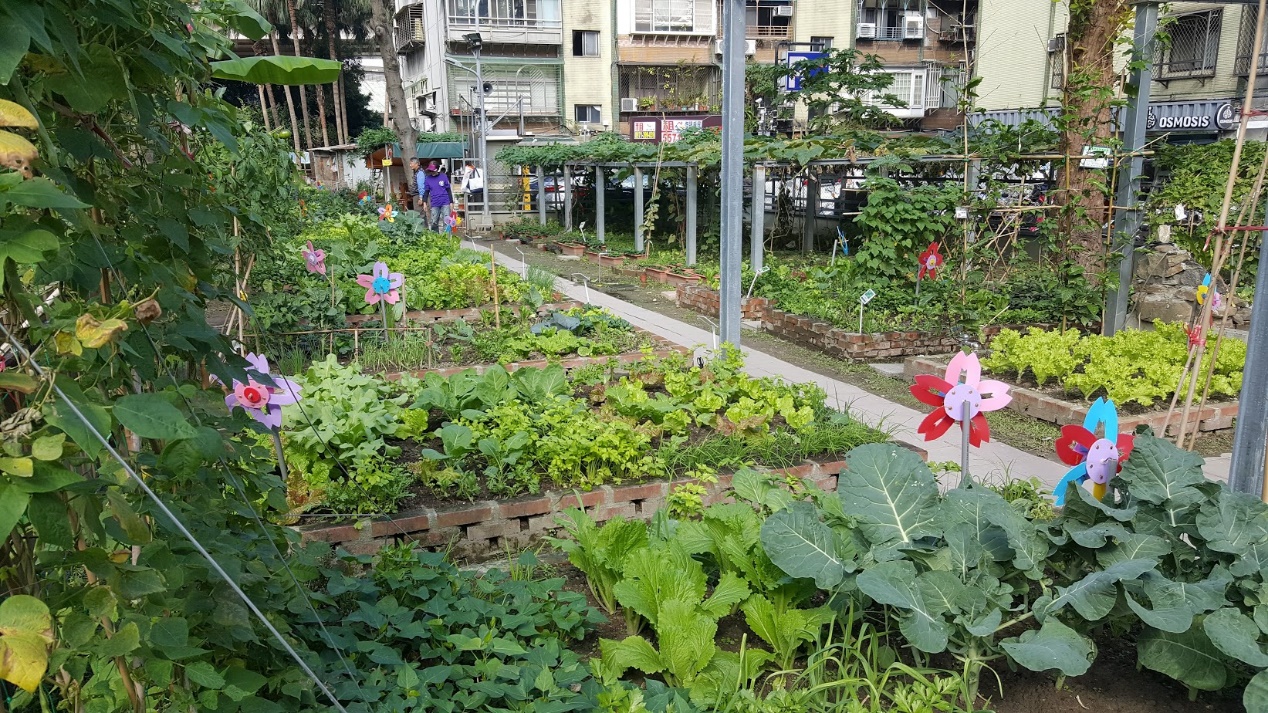 Making Spaces for Edible Gardens in Compact Cities: the Taipei Case